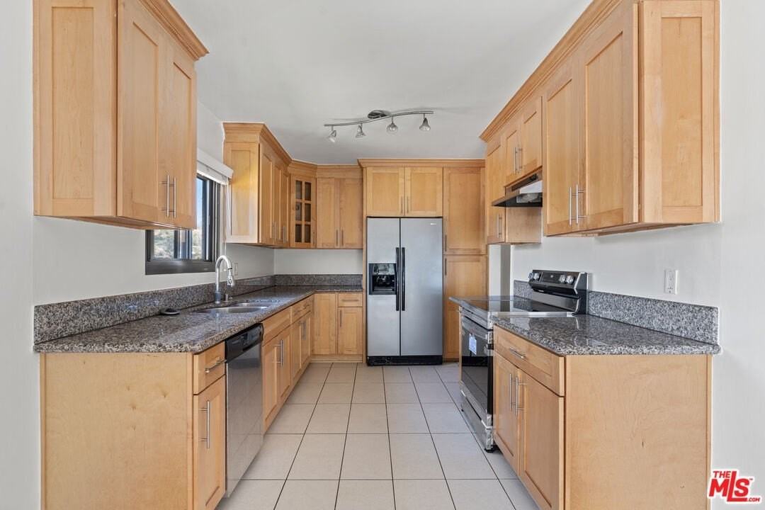 8630 Falmouth Ave Apt 5 #5 - Photo 7 of 20