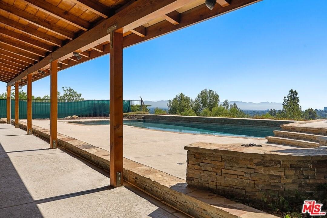 6040 Pat Avenue - Photo 3 of 27