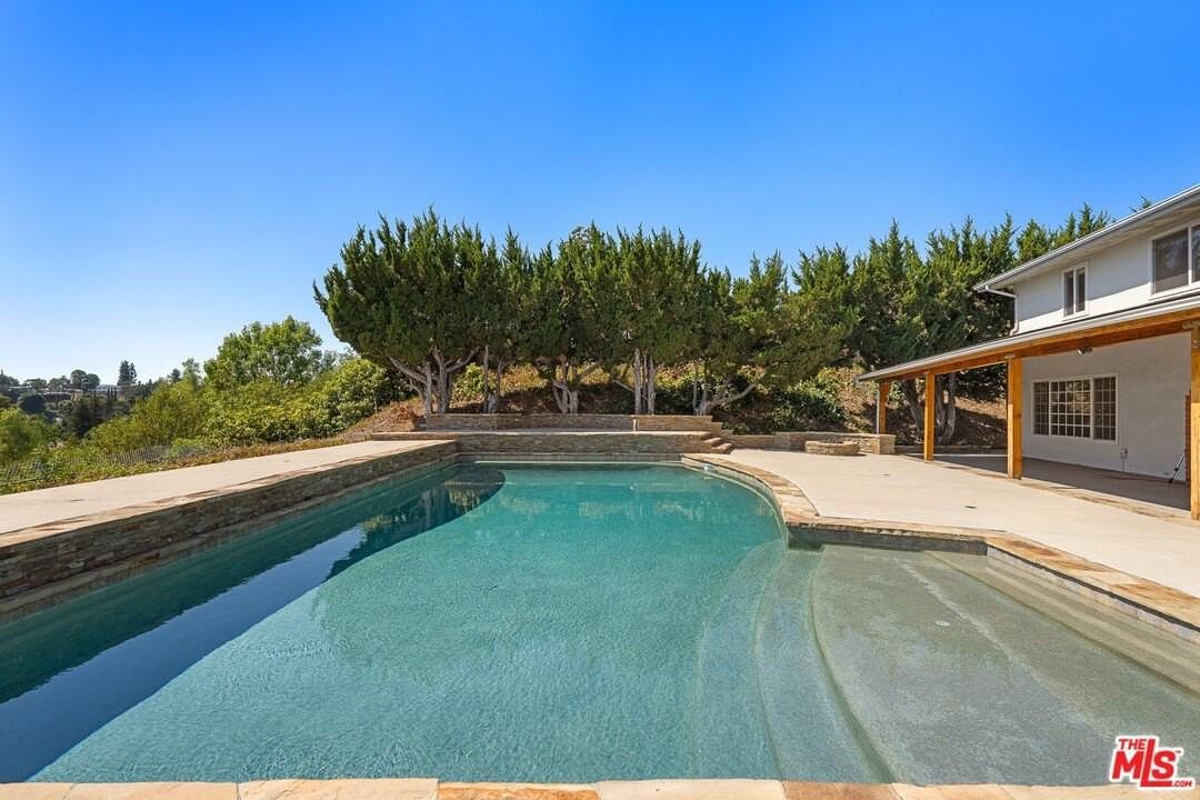 6040 Pat Avenue - Photo 4 of 27