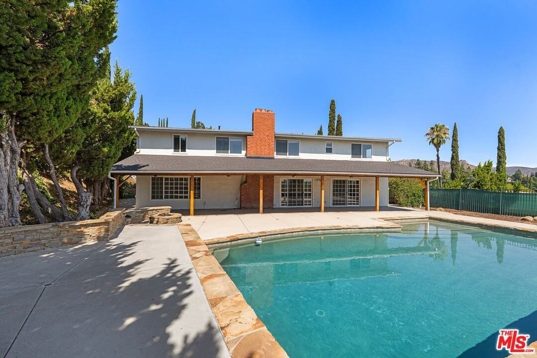 6040 Pat Avenue - Photo 5 of 27