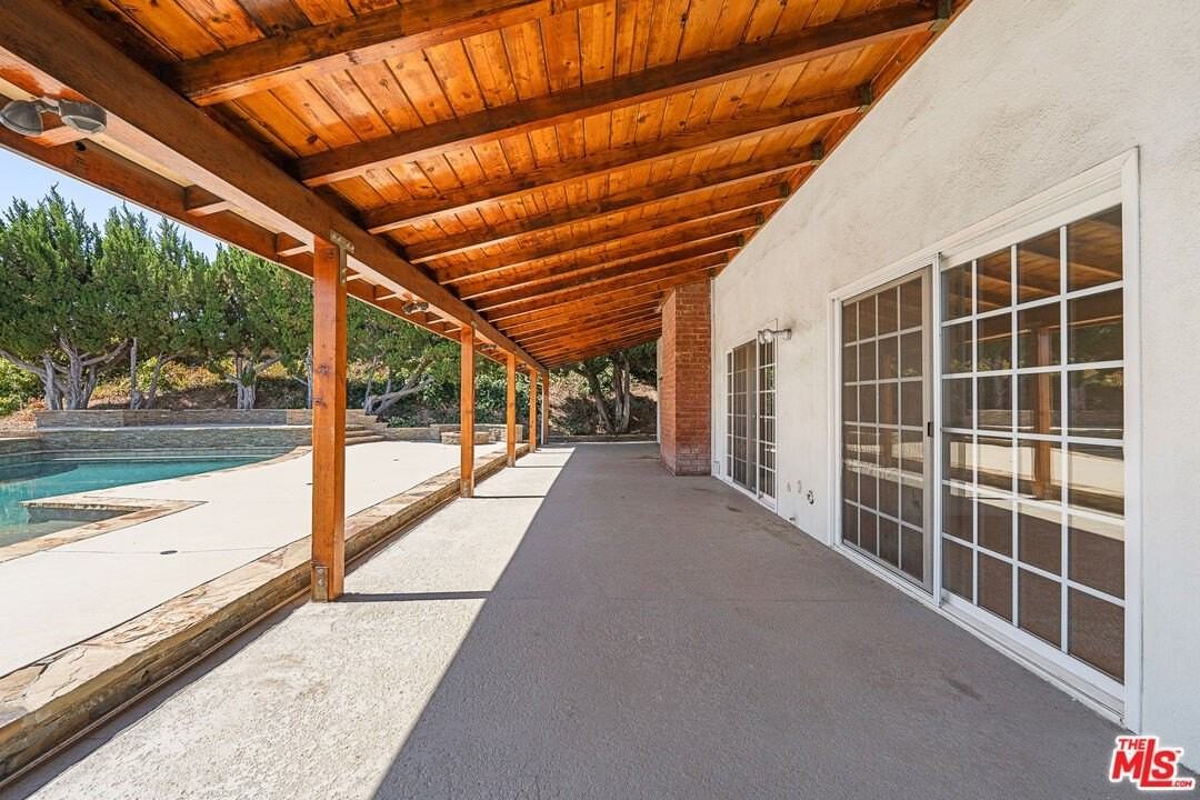 6040 Pat Avenue - Photo 6 of 27