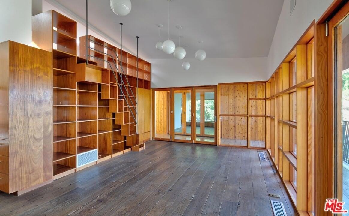 1955 Park Drive - Photo 2 of 50