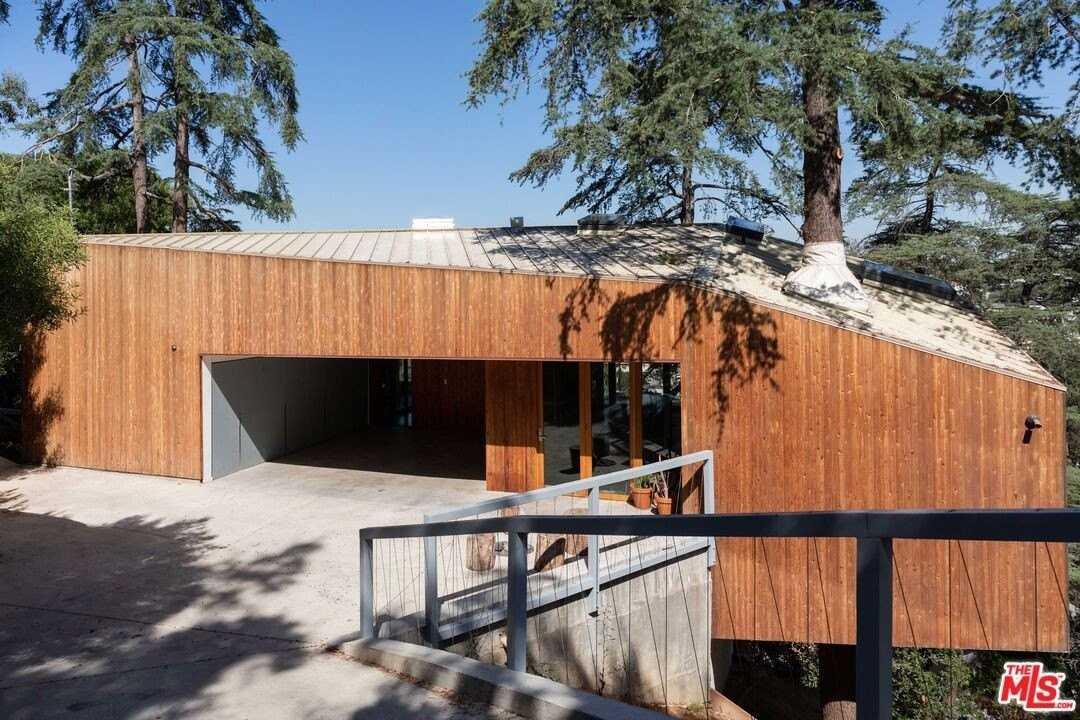 1955 Park Drive - Photo 4 of 50