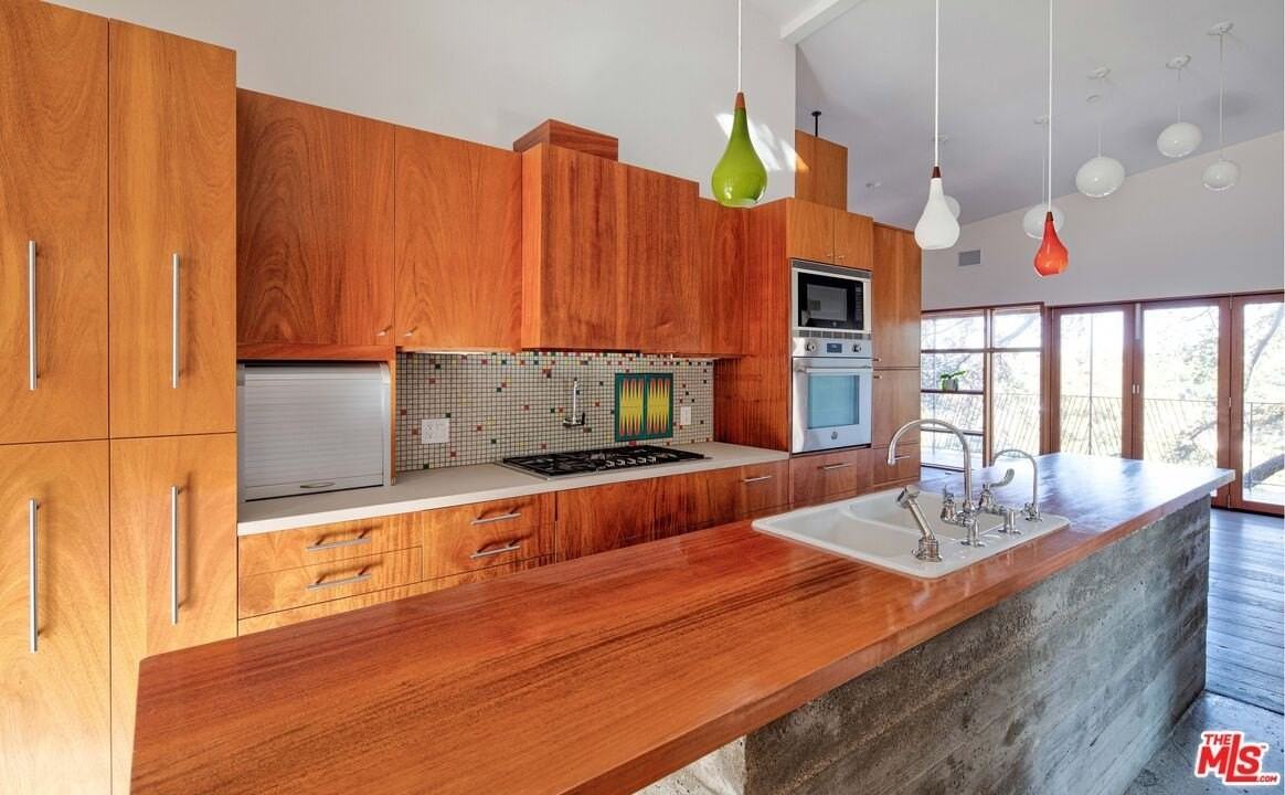 1955 Park Drive - Photo 7 of 50