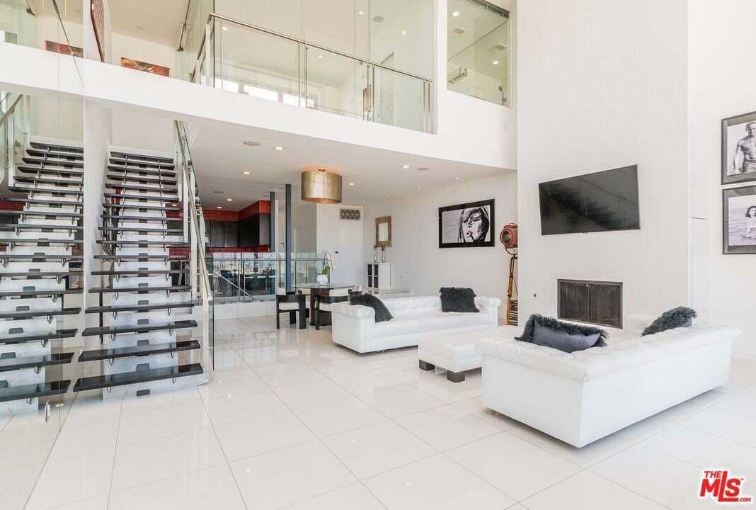 5205 Ocean Front Walk #203 - Photo 5 of 27