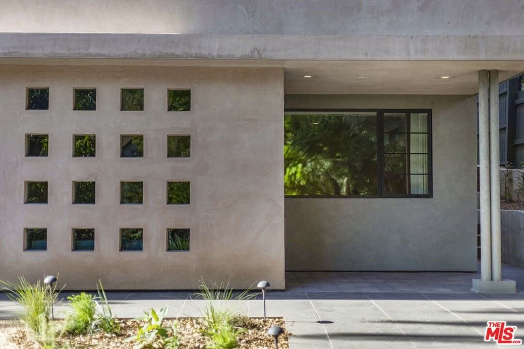 1939 Lake Shore Avenue - Photo 5 of 50