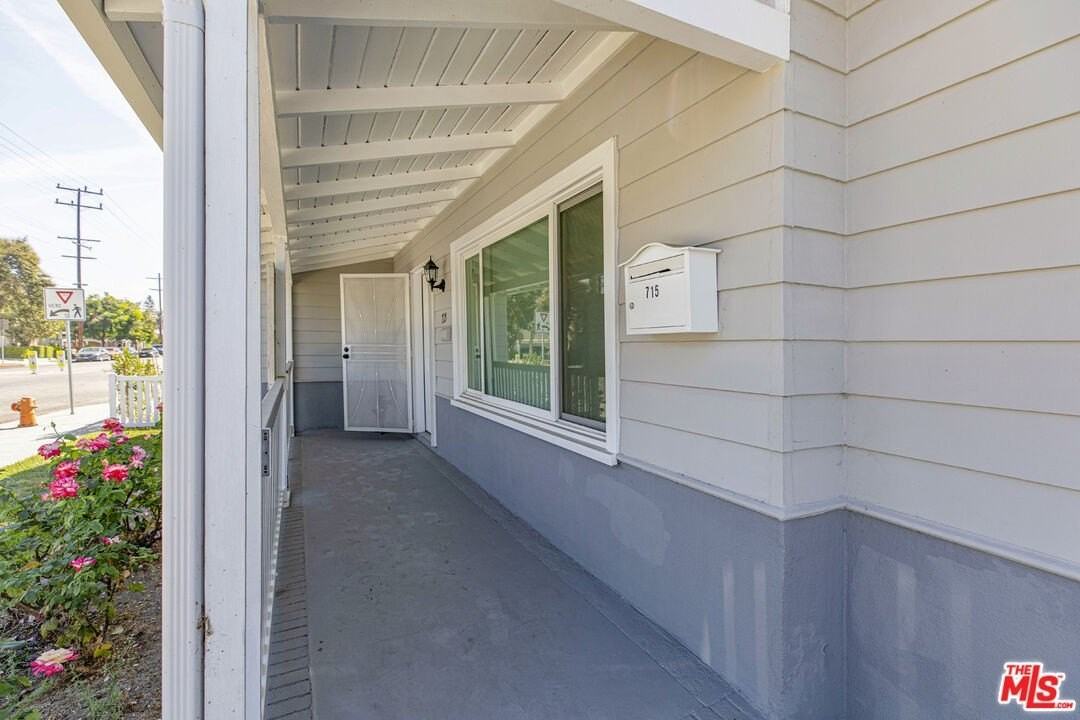 715 South Lake Street - Photo 3 of 30