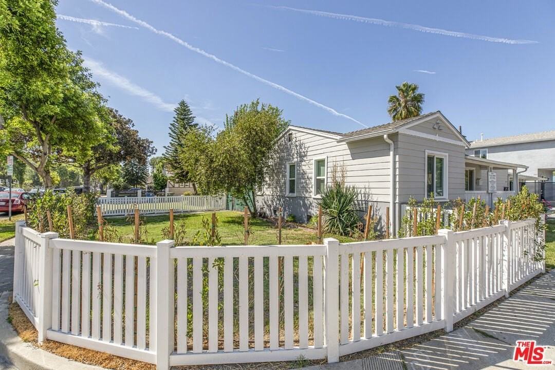 715 South Lake Street - Photo 4 of 30