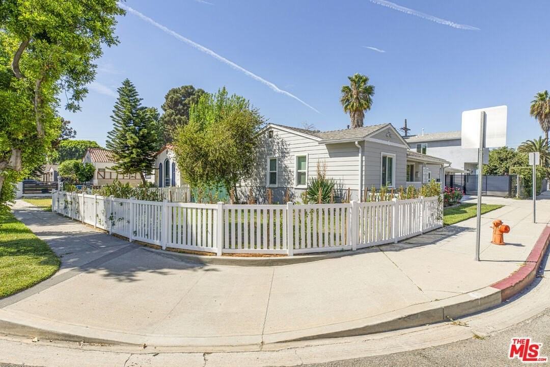 715 South Lake Street - Photo 5 of 30