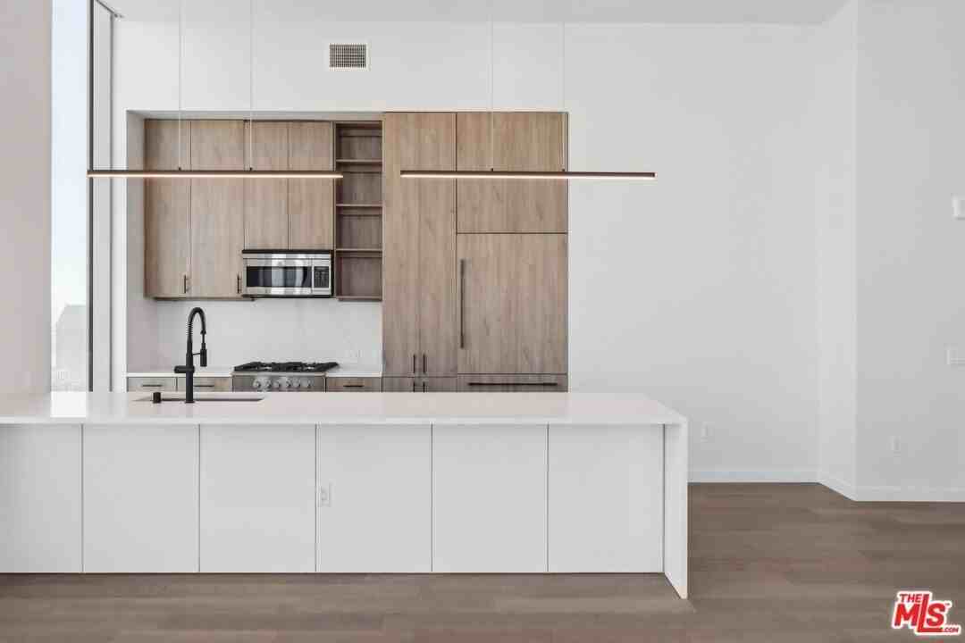 800 Broadway #PH2 - Photo 3 of 27