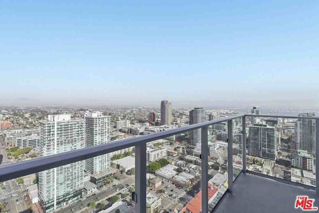 800 Broadway #PH2 - Photo 4 of 27