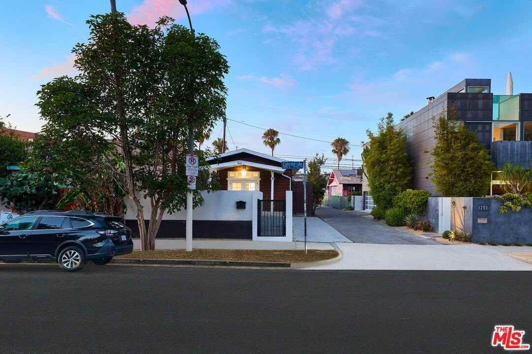 1141 Cabrillo Ave - Photo 4 of 23