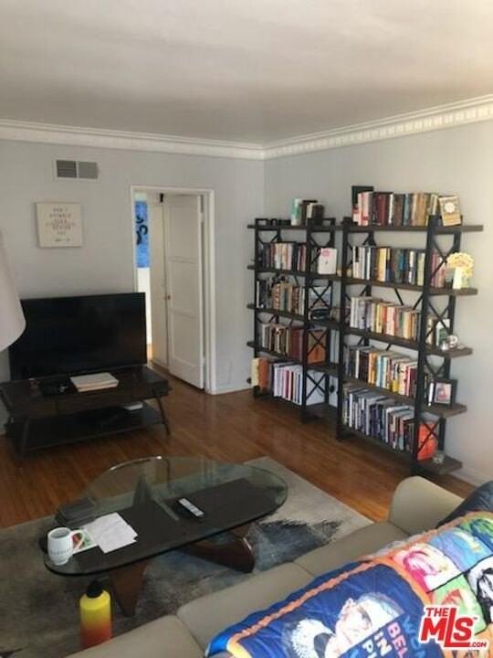 127 N Clark Dr - Photo 6 of 9