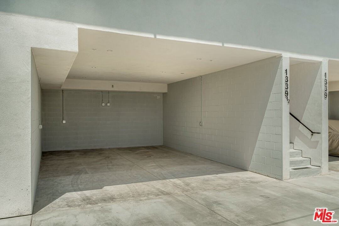 1339 Kenmore Avenue - Photo 3 of 25