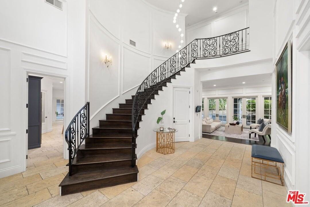 4923 Amigo Avenue - Photo 3 of 50