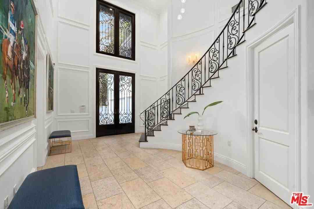 4923 Amigo Avenue - Photo 4 of 50