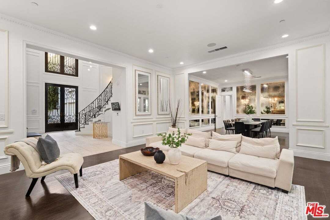 4923 Amigo Avenue - Photo 6 of 50