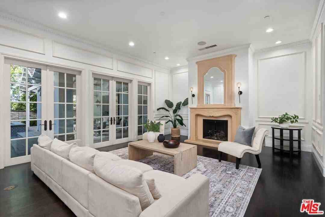 4923 Amigo Avenue - Photo 7 of 50