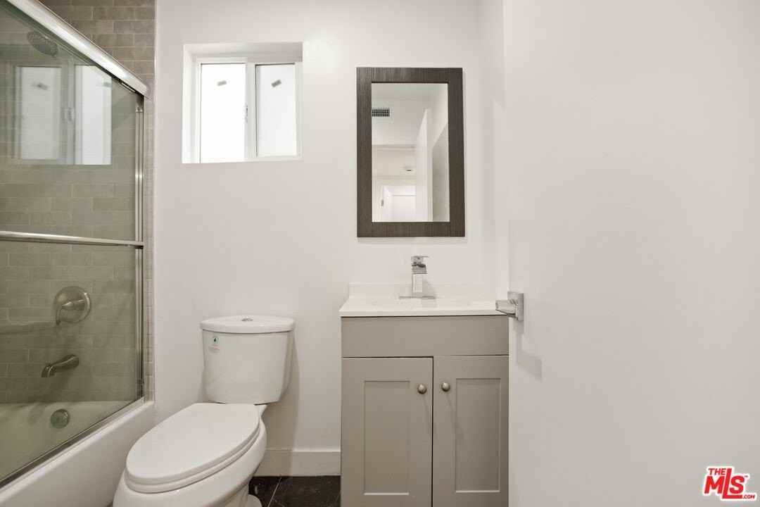 4232 Rosewood Avenue - Photo 4 of 24