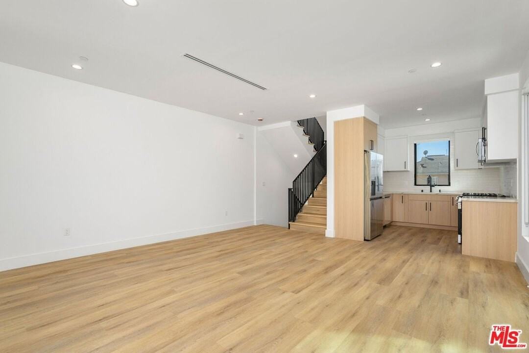 111 North Orlando Avenue - Photo 3 of 27