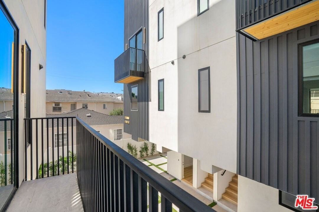 111 North Orlando Avenue - Photo 7 of 27