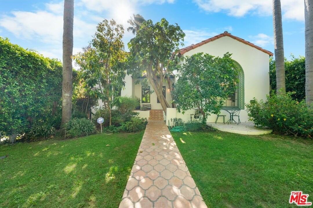 441 North Flores Street - Photo 2 of 32