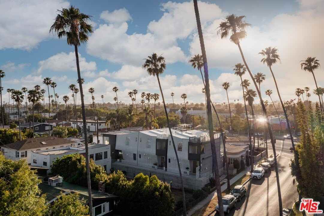 2307 Oakwood Avenue - Photo 2 of 25