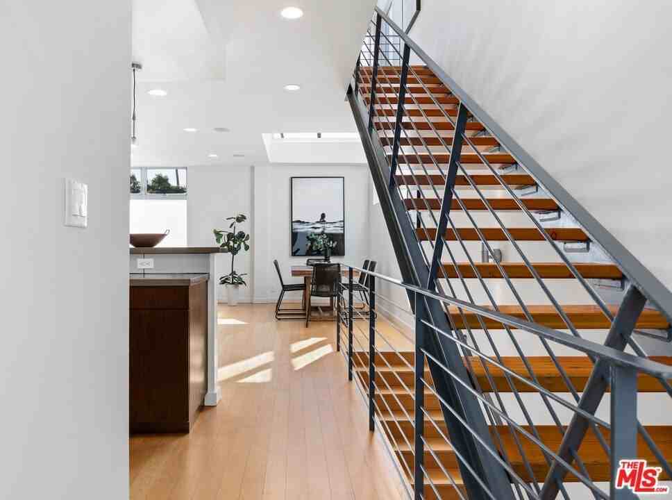 2307 Oakwood Avenue - Photo 3 of 25