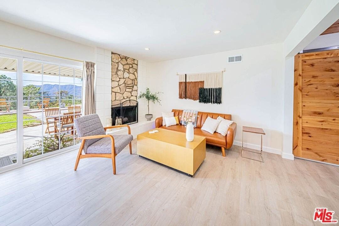 2620 Sea Pine Ln - Photo 5 of 26