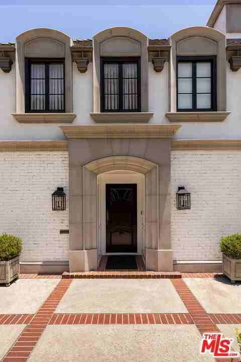 908 North Rexford Drive - Photo 2 of 23