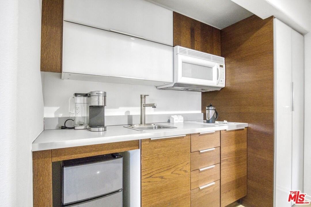 1929 Curson Place - Photo 7 of 50