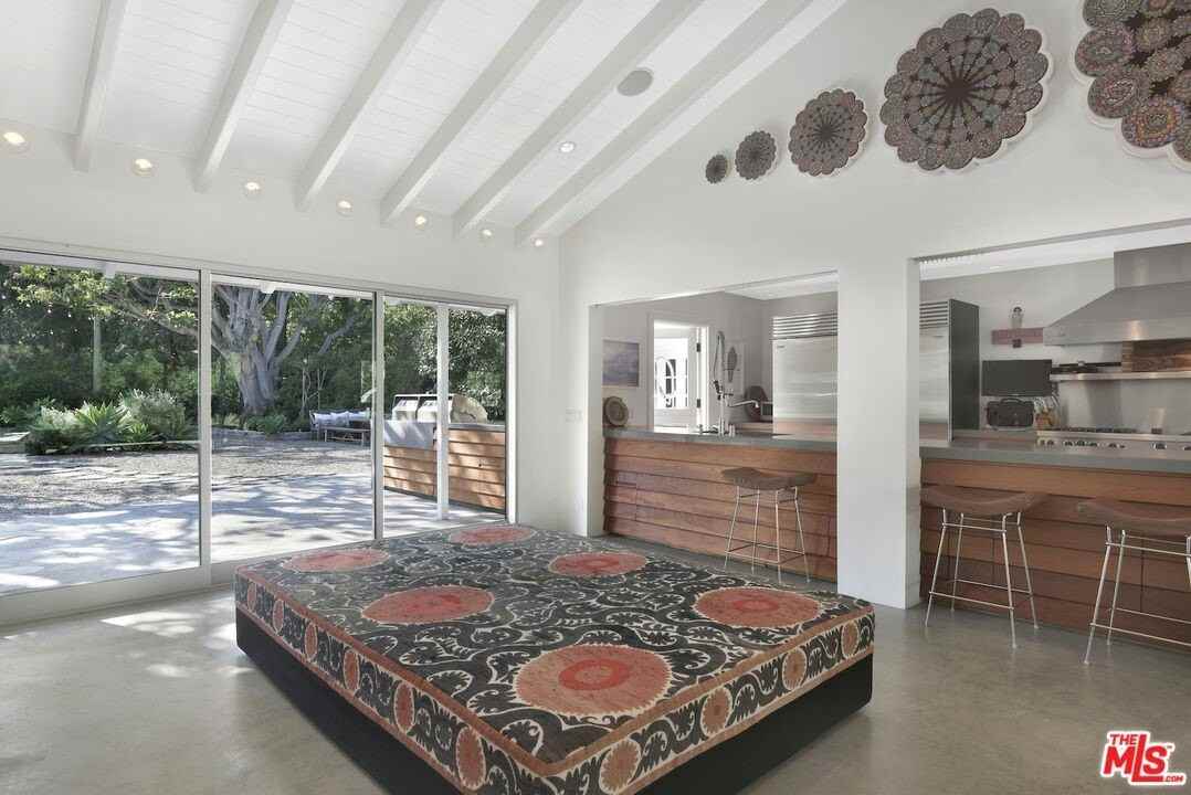 6715 Fernhill Dr - Photo 4 of 29