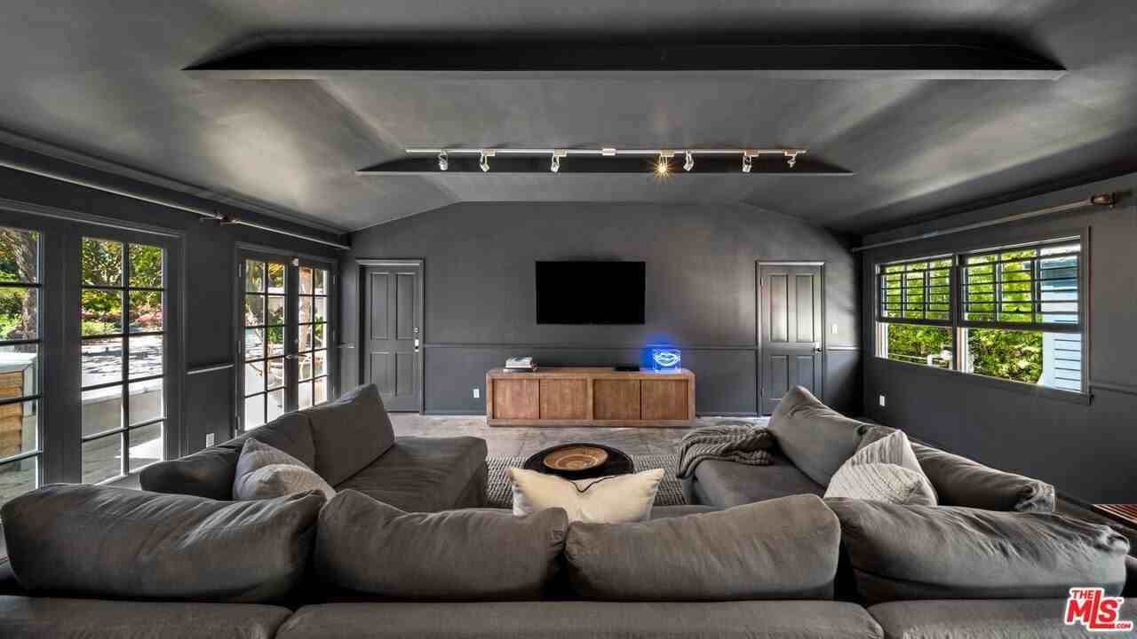 6715 Fernhill Dr - Photo 7 of 29