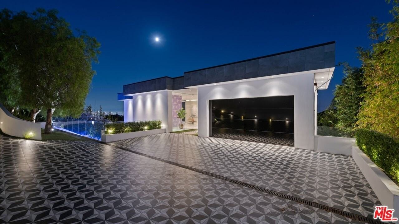 7080 Mulholland Drive - Photo 5 of 50