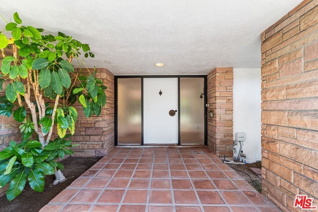 5160 Los Feliz Boulevard - Photo 3 of 38