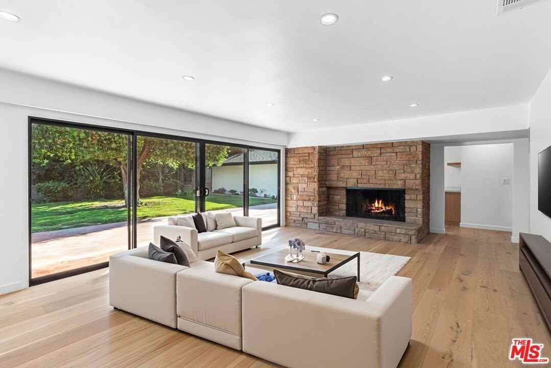 5160 Los Feliz Boulevard - Photo 6 of 38