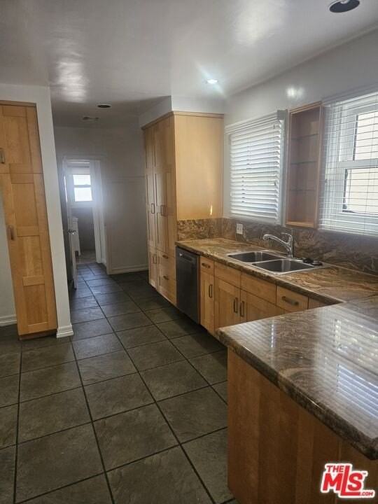 122 North Detroit Street - Photo 2 of 7