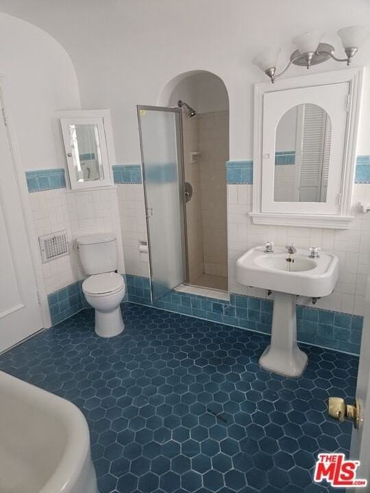 122 North Detroit Street - Photo 5 of 7