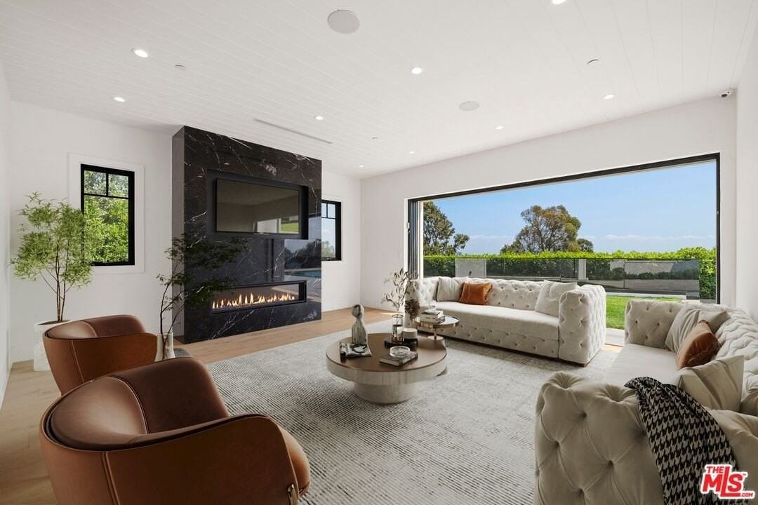 1744 Correa Way - Photo 3 of 33