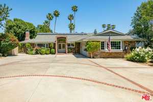 featured image of 8760 White Oak Avenue