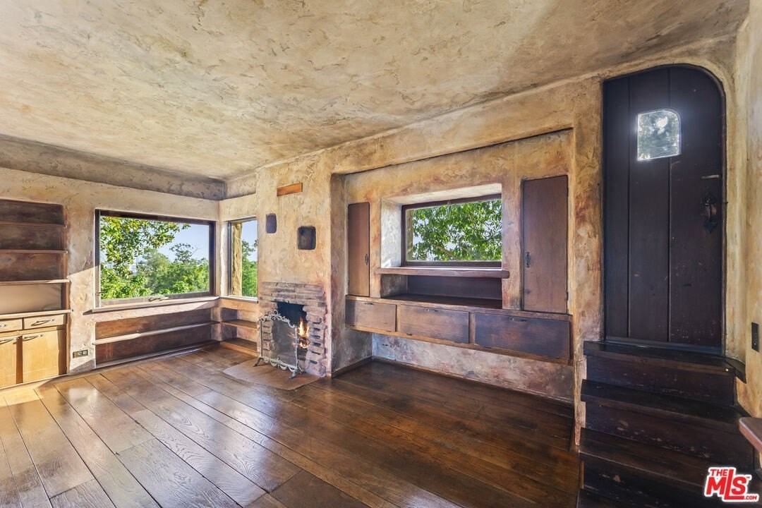 1403 Avon Park Ter - Photo 7 of 37