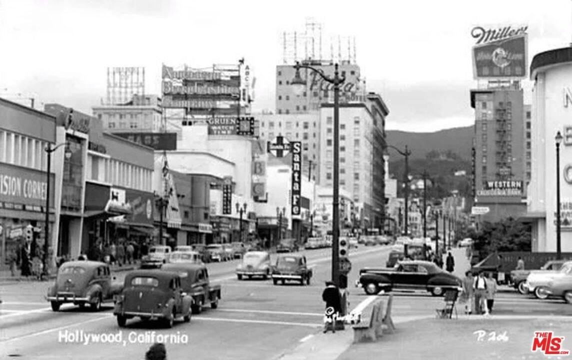 1777 North Gower Street #1779 - Photo 5 of 9