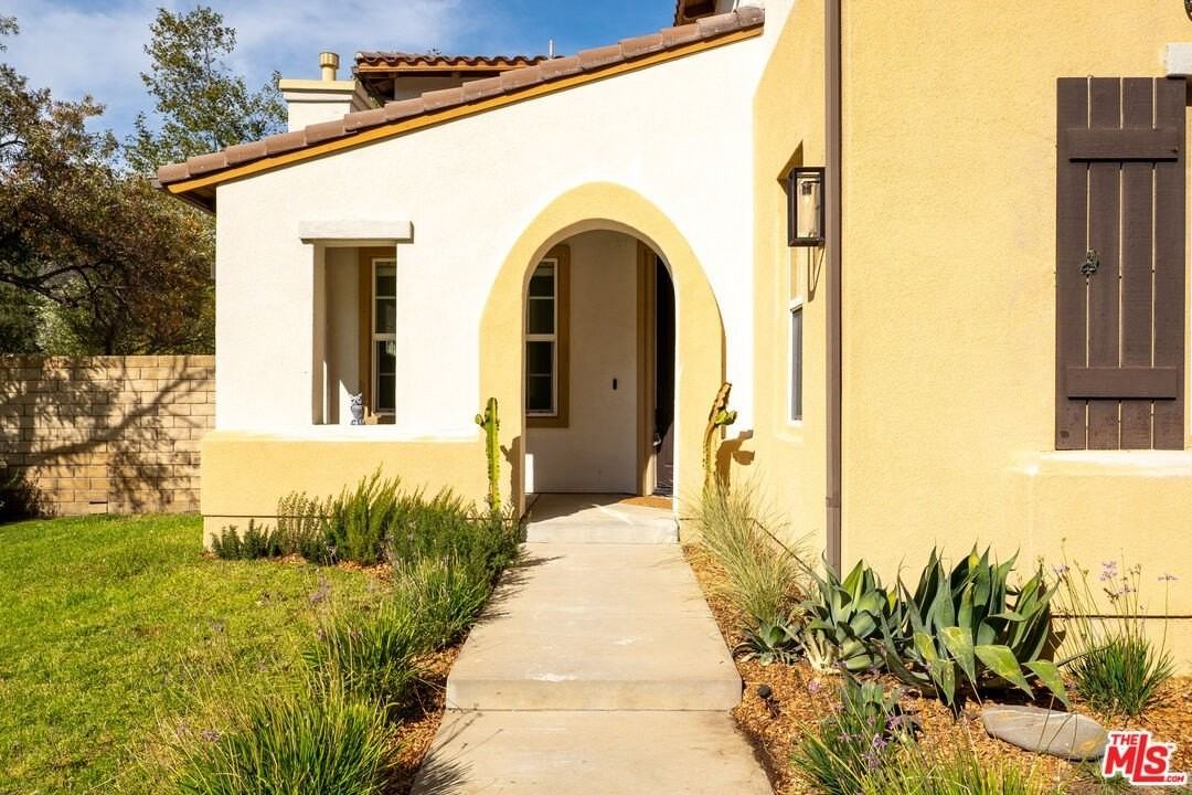 1952 Hazel Nut Court - Photo 3 of 36