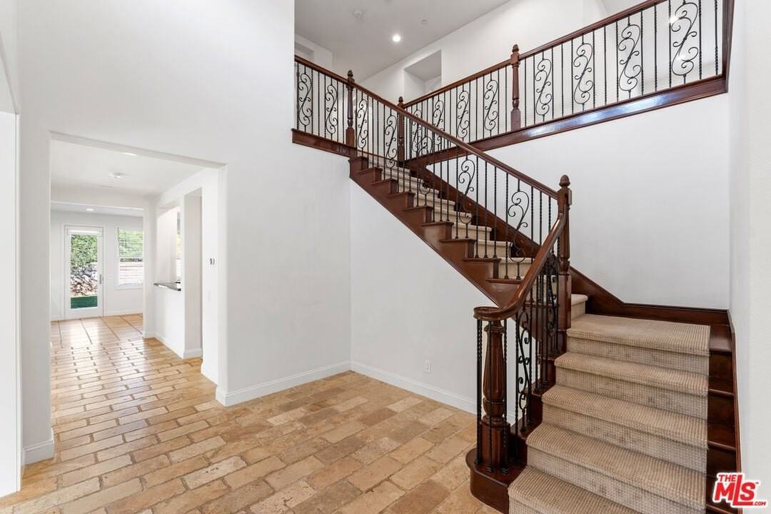 1952 Hazel Nut Court - Photo 6 of 36