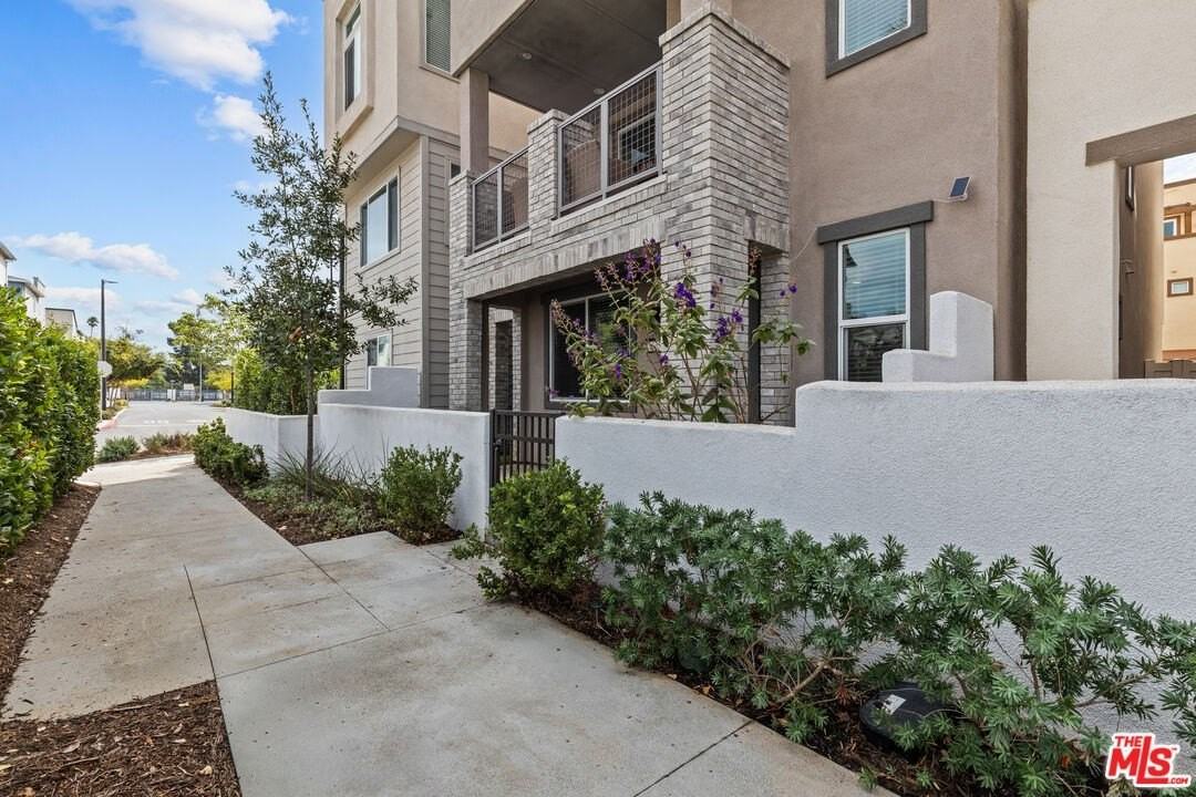 625 Daniel Freeman Cir - Photo 3 of 23