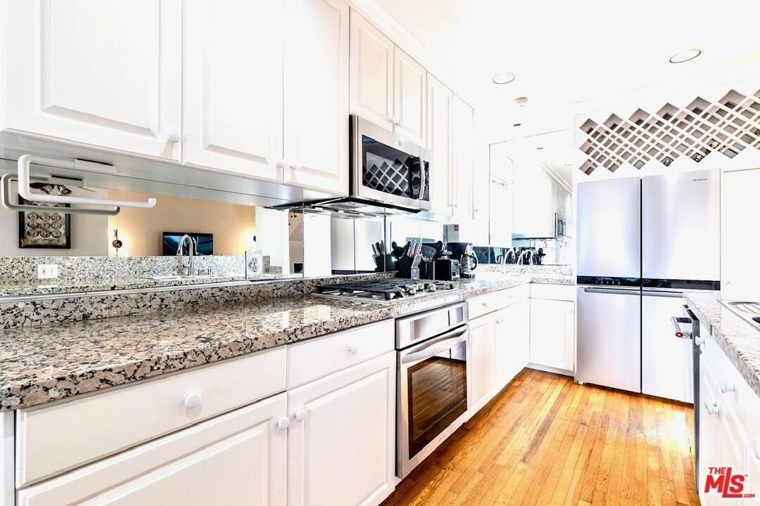 2515 Ocean Avenue - Photo 5 of 22