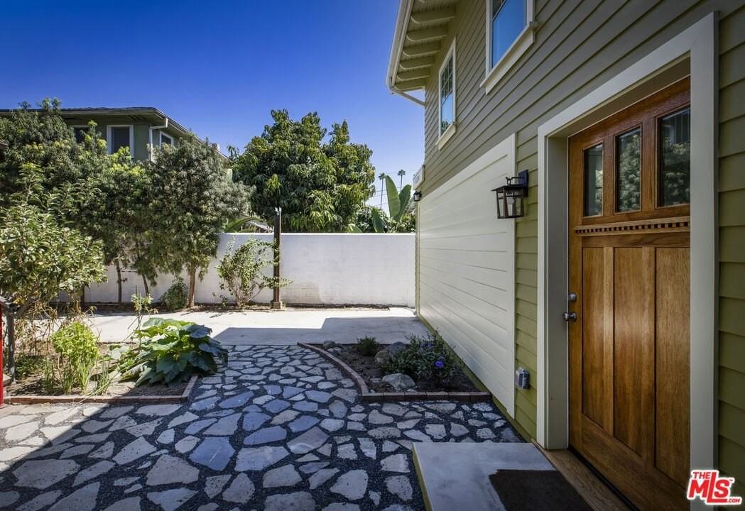 2358 West 20th Street - Photo 3 of 33