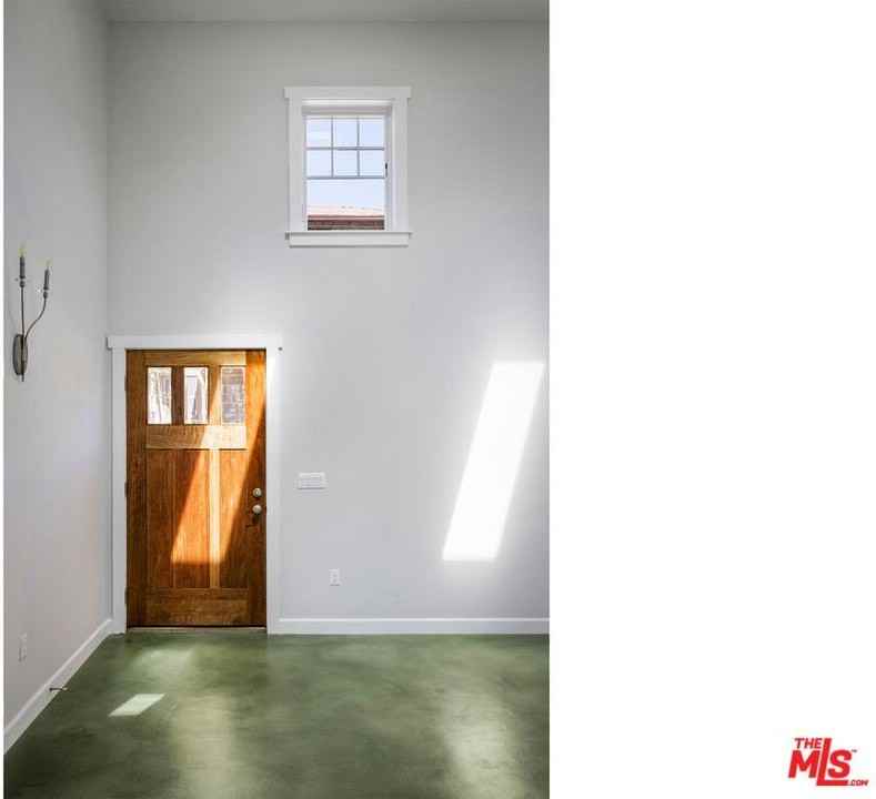 2358 West 20th Street - Photo 4 of 33