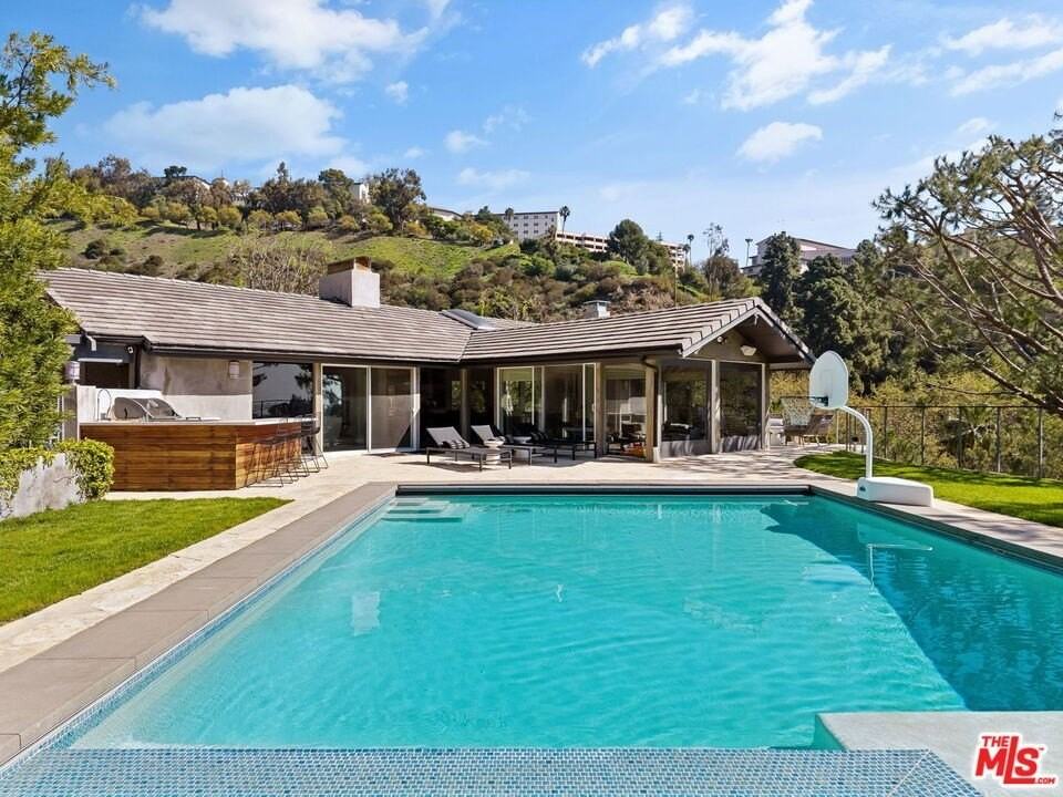 1255 North Bundy Drive - Photo 4 of 40