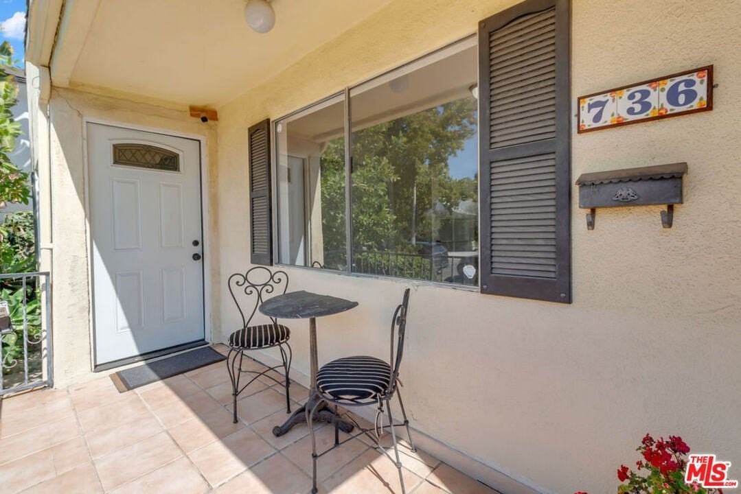 736 N Poinsettia Pl - Photo 3 of 25